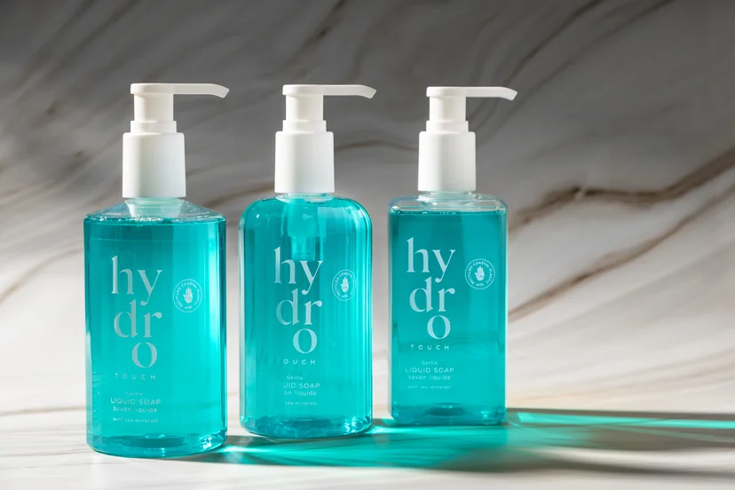Flacoane Hydro Touch pe fundal de marmură